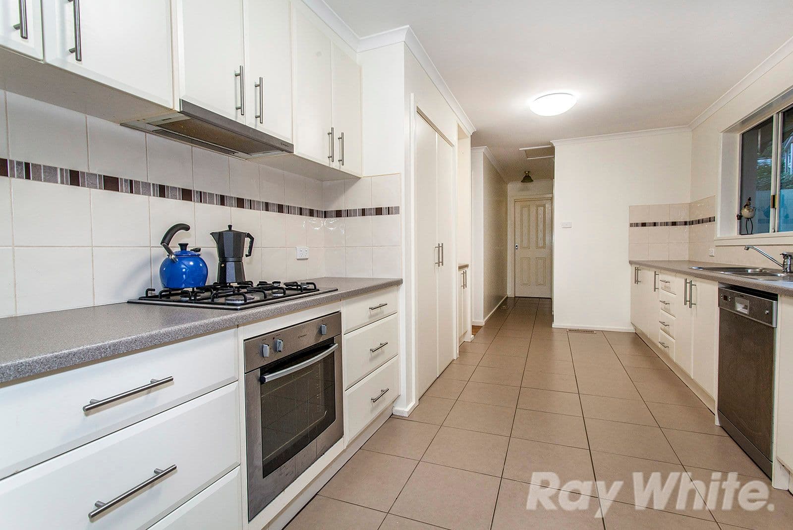 8 Leitch Street, Ferntree Gully VIC 3156, Ferntree Gully - Thumbnail 3