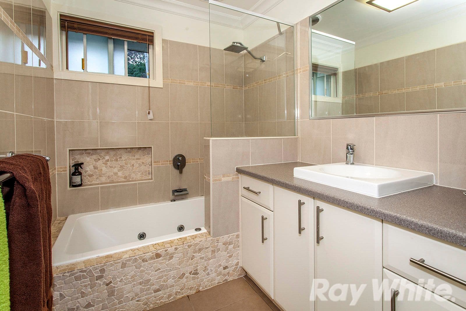 8 Leitch Street, Ferntree Gully VIC 3156, Ferntree Gully - Thumbnail 6