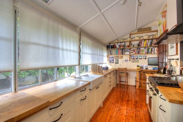 10 SHELLEY Street, BRASSALL QLD 4305, Brassall - Thumbnail 8
