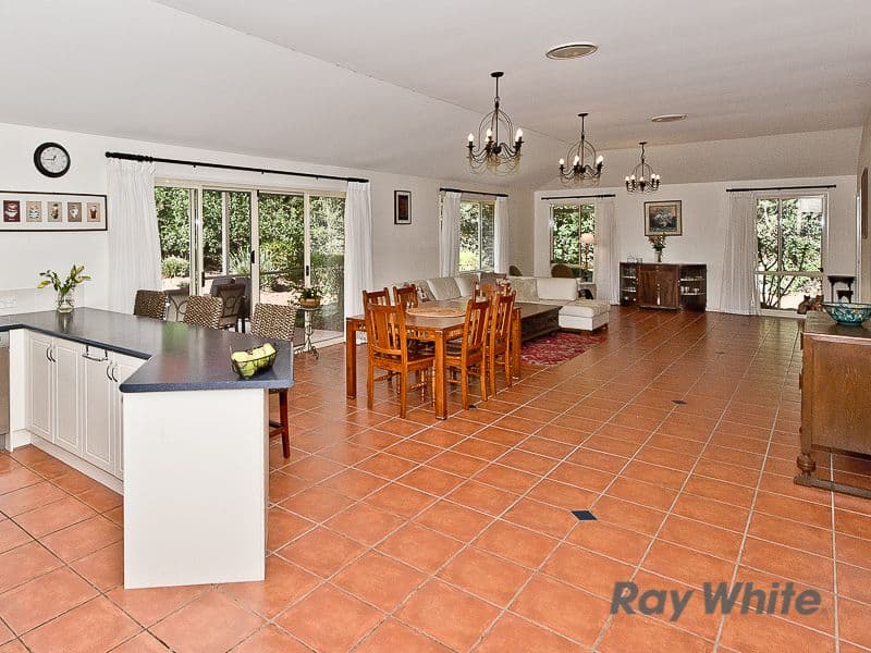 5 Montclare Court, CASHMERE QLD 4500, Cashmere - Image 1