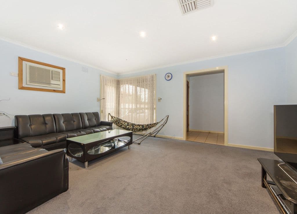 32 Tarana Crescent, Kings Park VIC 3021, Kings Park - Thumbnail 2