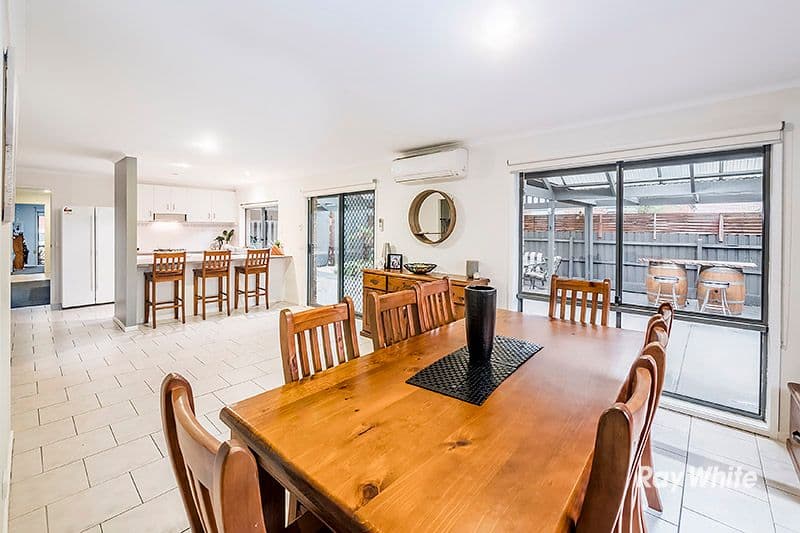 14 Pine Hill Court, Cranbourne North VIC 3977, Cranbourne North - Thumbnail 3