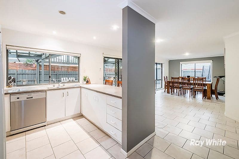 14 Pine Hill Court, Cranbourne North VIC 3977, Cranbourne North - Thumbnail 4
