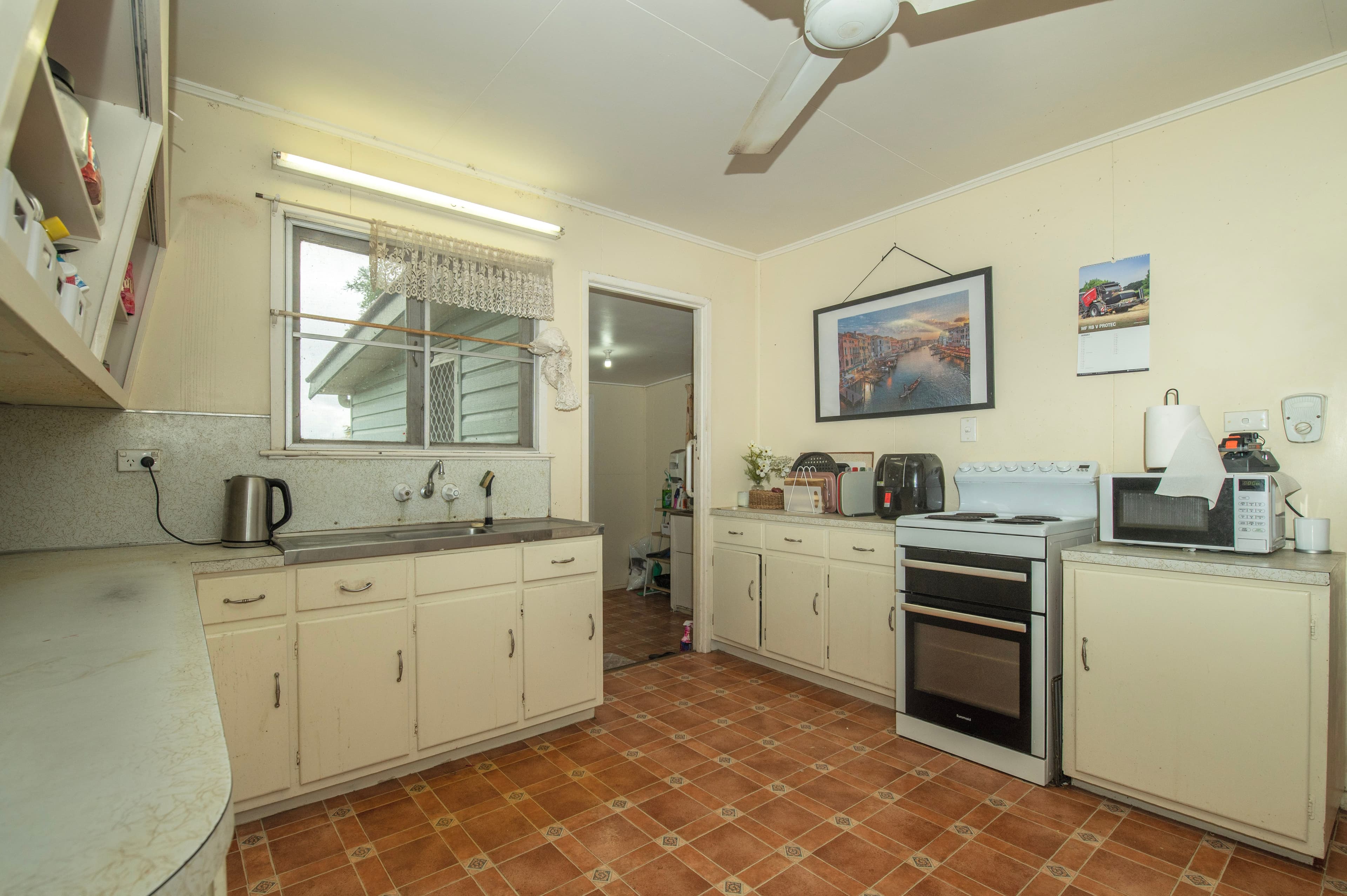123 Kroombit Street, Biloela QLD 4715, Biloela - Thumbnail 3