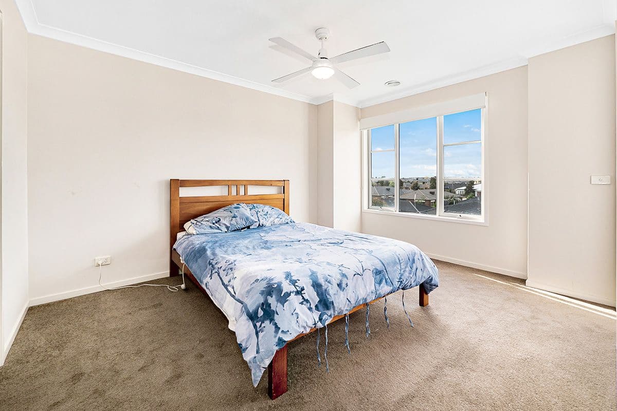 10 Mickleham Drive, Cranbourne North VIC 3977, Cranbourne North - Thumbnail 4