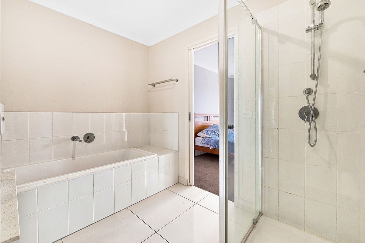 10 Mickleham Drive, Cranbourne North VIC 3977, Cranbourne North - Thumbnail 6