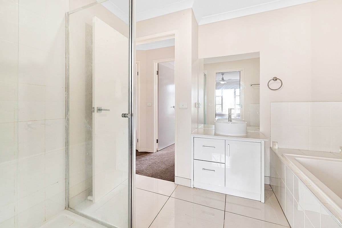 10 Mickleham Drive, Cranbourne North VIC 3977, Cranbourne North - Thumbnail 7