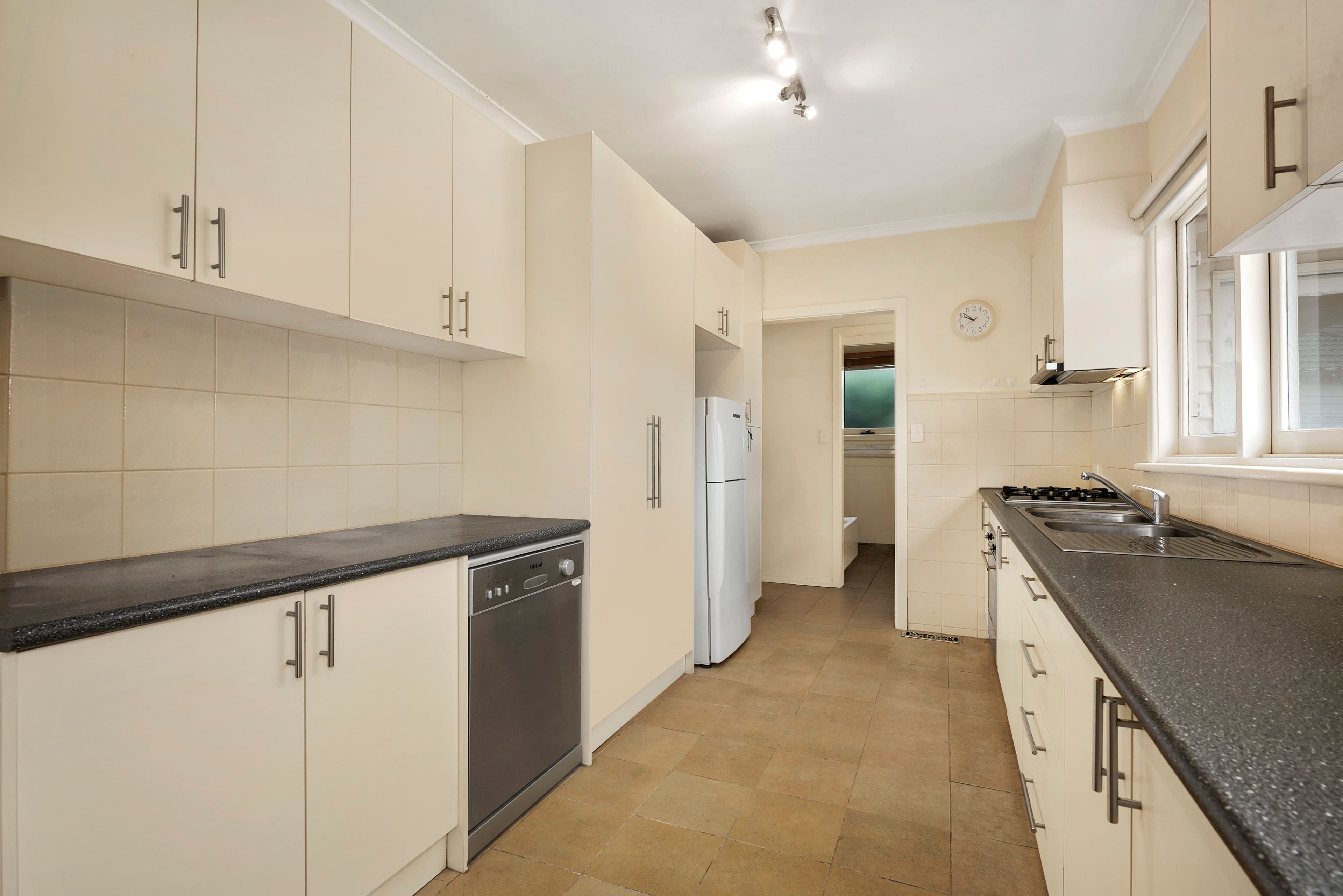 47 Russell Crescent, Doncaster East VIC 3109, Doncaster East - Thumbnail 3