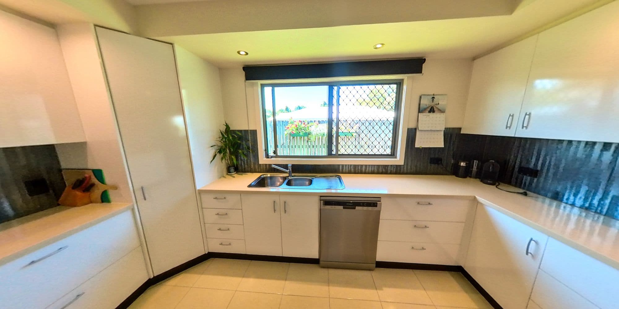 6 Clipper Court, SOUTH MISSION QLD 4852, South Mission Beach - Thumbnail 4