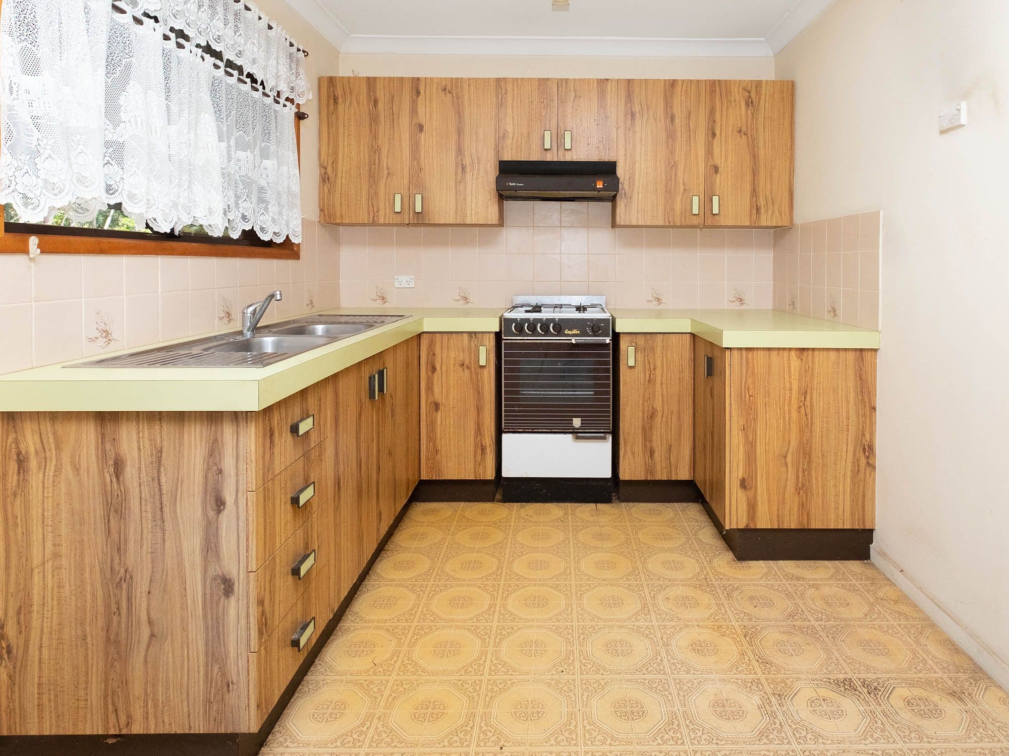 806 Cavendish Road, Holland Park QLD 4121, Holland Park - Thumbnail 4
