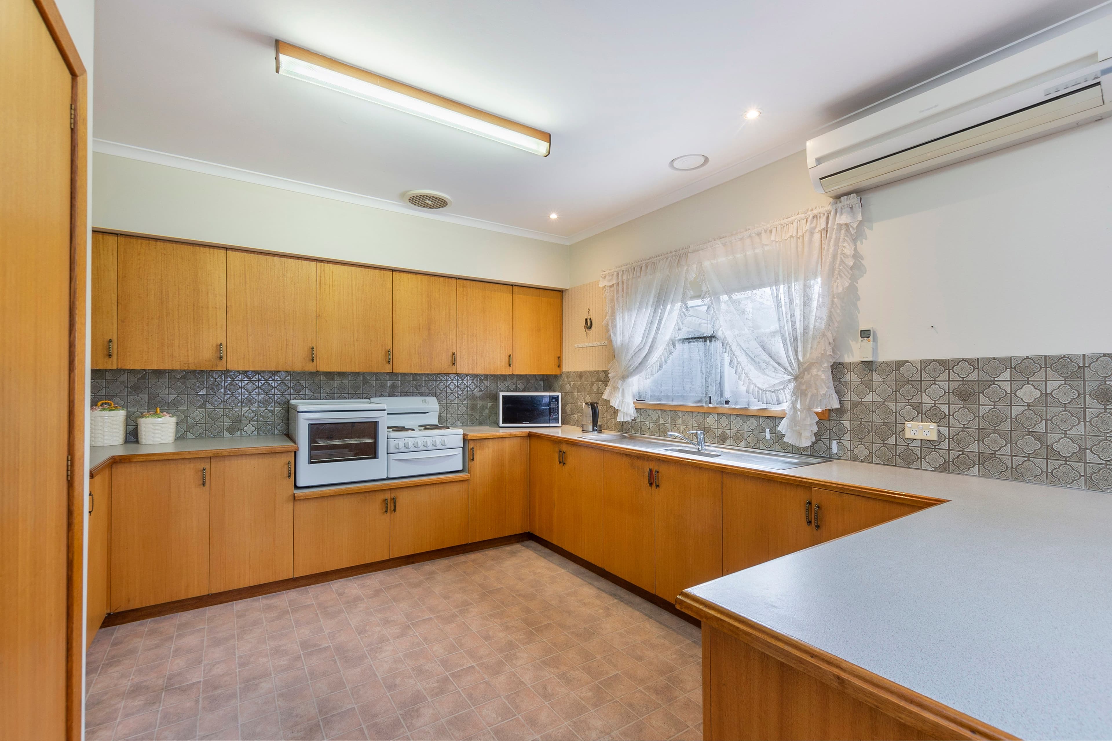 16 Thompson Street, Warrnambool VIC 3280, Warrnambool - Thumbnail 4