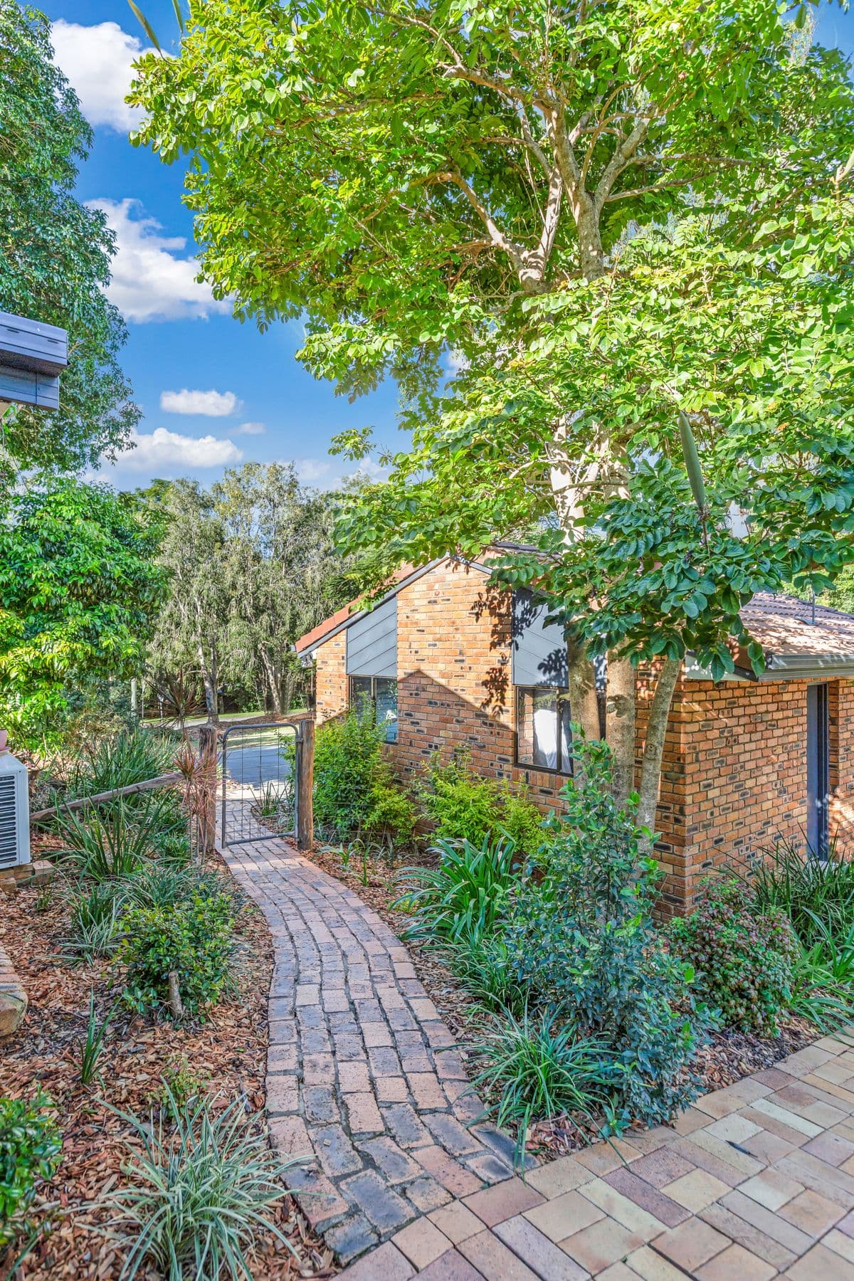 14 Garrawin Court, Clear Mountain QLD 4500, Clear Mountain - Thumbnail 2