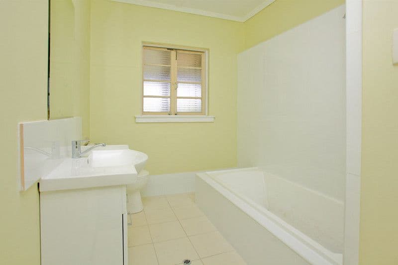 1 Avesnes Street, HOLLAND PARK QLD 4121, Holland Park - Thumbnail 5