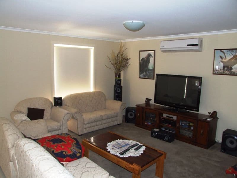 24 Marlo Drive, MELTON WEST VIC 3337, Melton West - Thumbnail 2