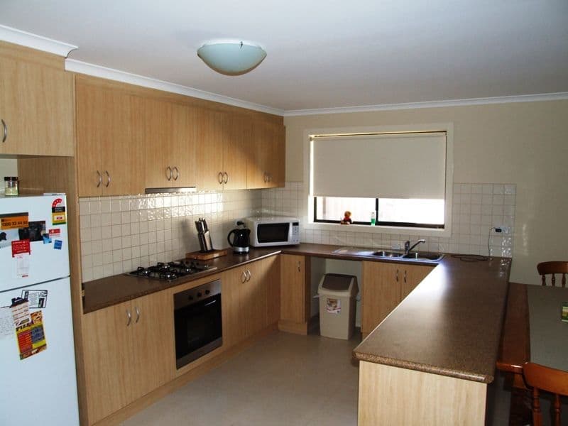 24 Marlo Drive, MELTON WEST VIC 3337, Melton West - Thumbnail 4