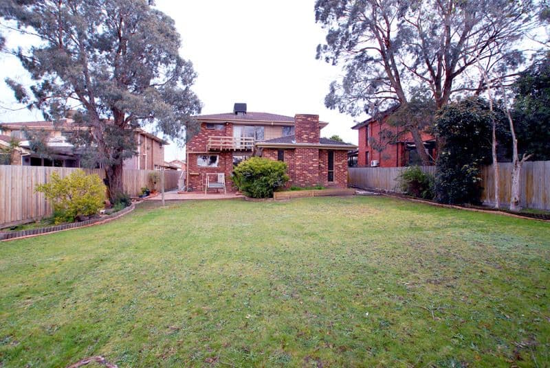 27 Wakley Crescent, WANTIRNA SOUTH VIC 3152, Wantirna South - Thumbnail 2