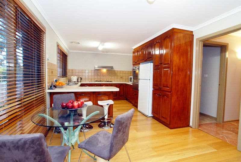 27 Wakley Crescent, WANTIRNA SOUTH VIC 3152, Wantirna South - Thumbnail 4