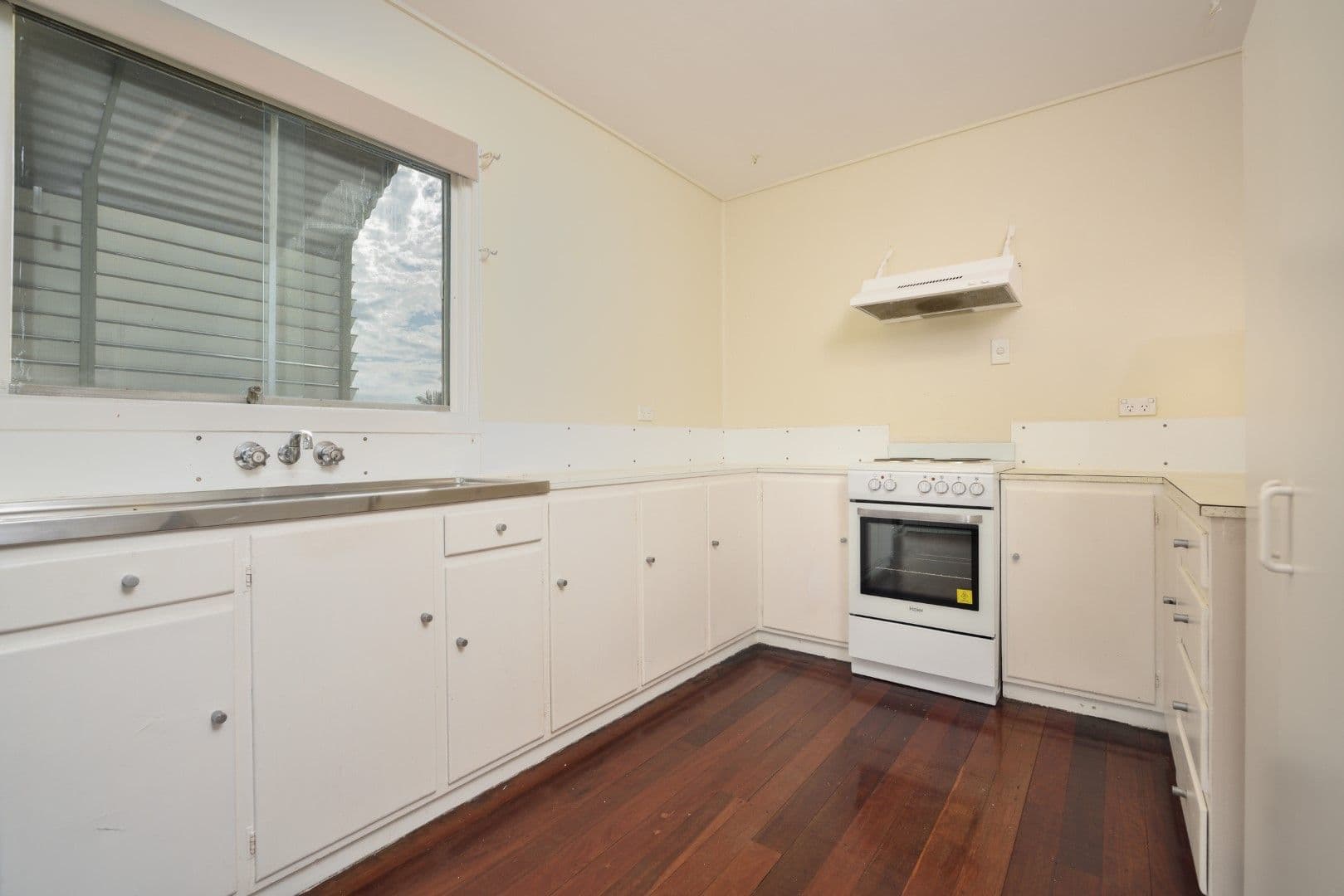 8 Coase Street, West Gladstone QLD 4680, West Gladstone - Thumbnail 2