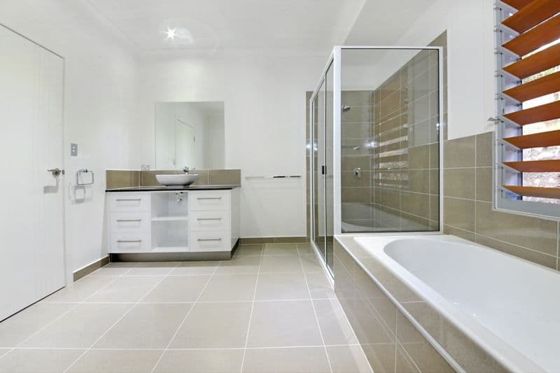 10 Raddle Court, CANNONVALE QLD 4802, Cannonvale - Thumbnail 5