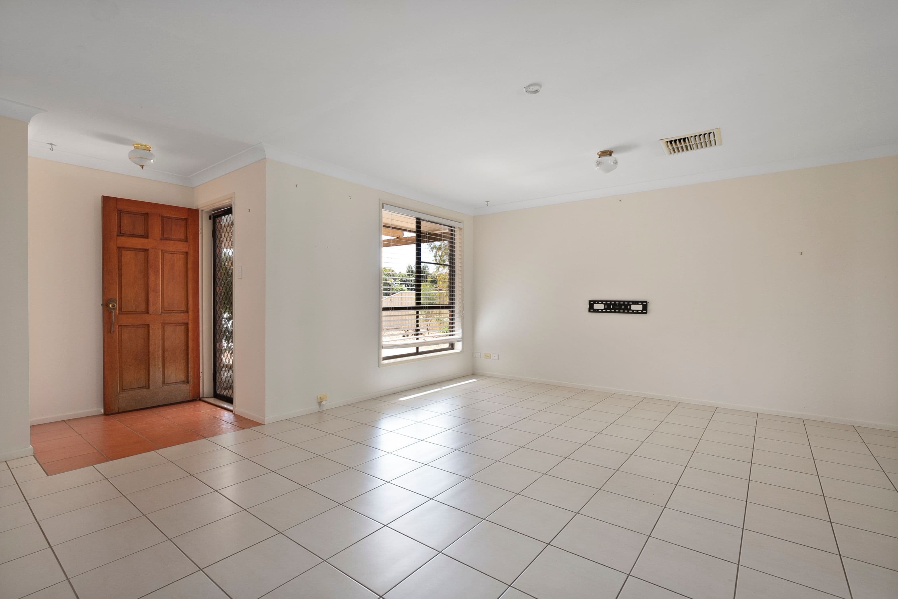 14 Colleen Avenue, Emerald QLD 4720, Emerald - Thumbnail 4