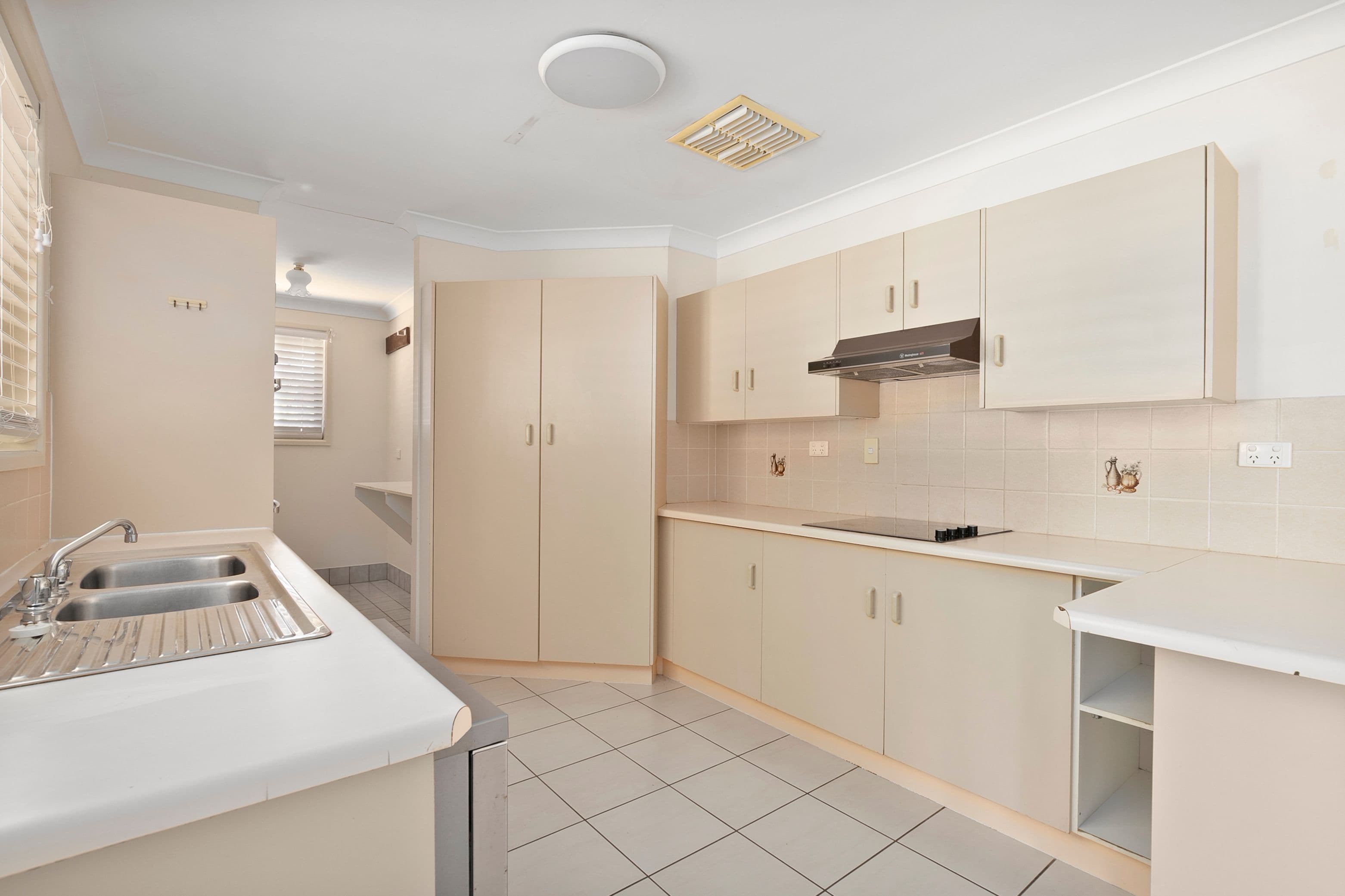 14 Colleen Avenue, Emerald QLD 4720, Emerald - Thumbnail 5