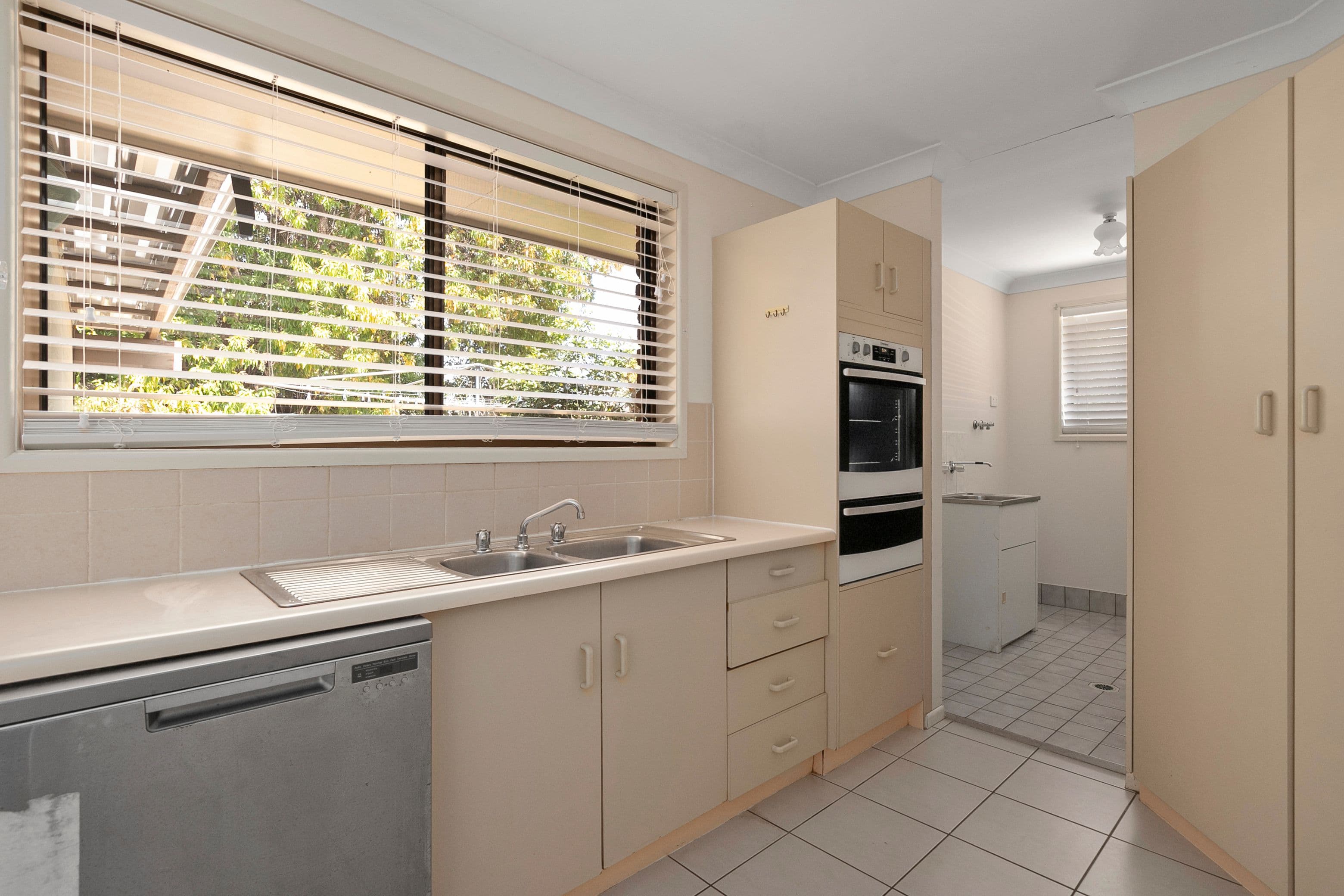 14 Colleen Avenue, Emerald QLD 4720, Emerald - Thumbnail 6