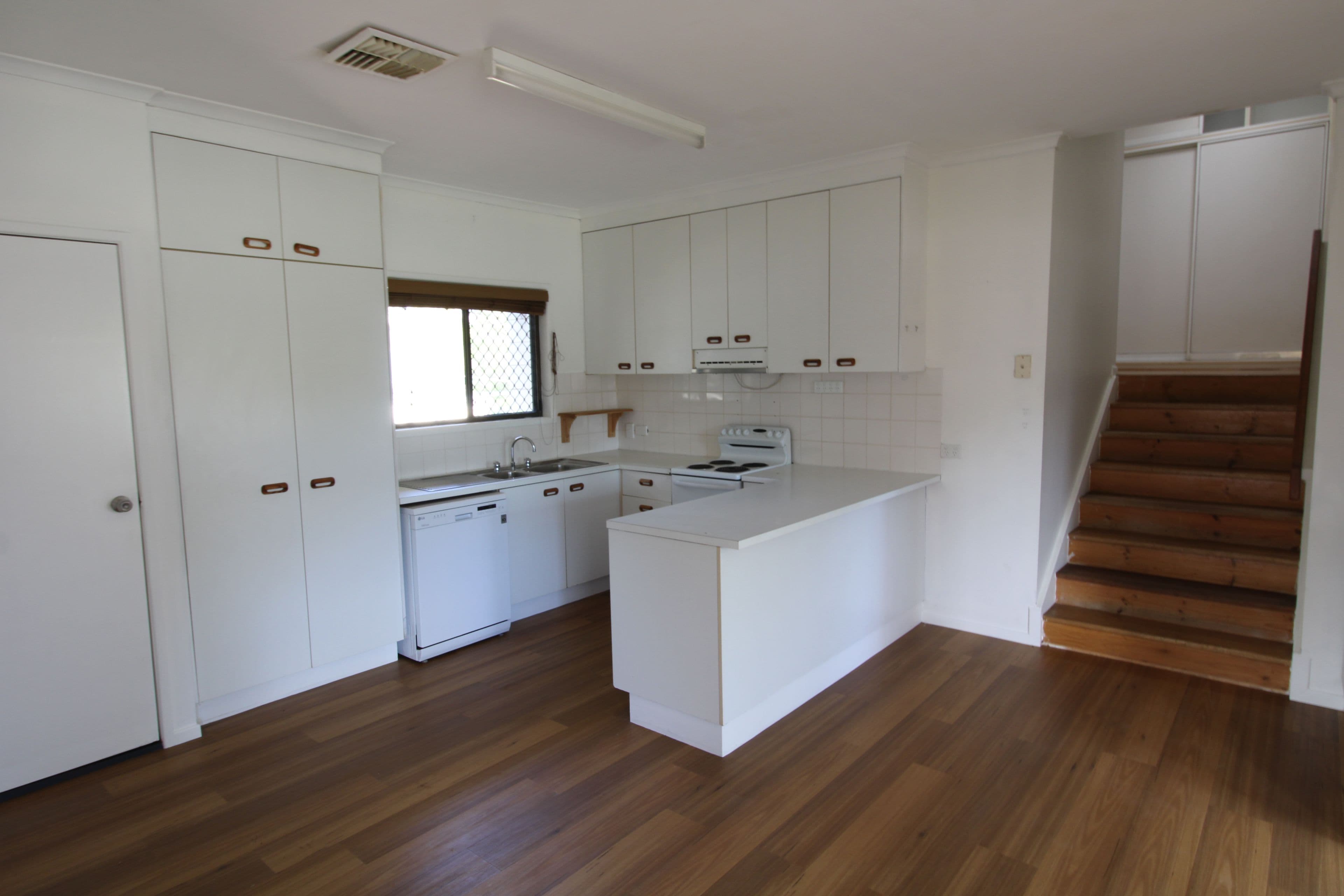 64 Loch Street, Emerald QLD 4720, Emerald - Thumbnail 4