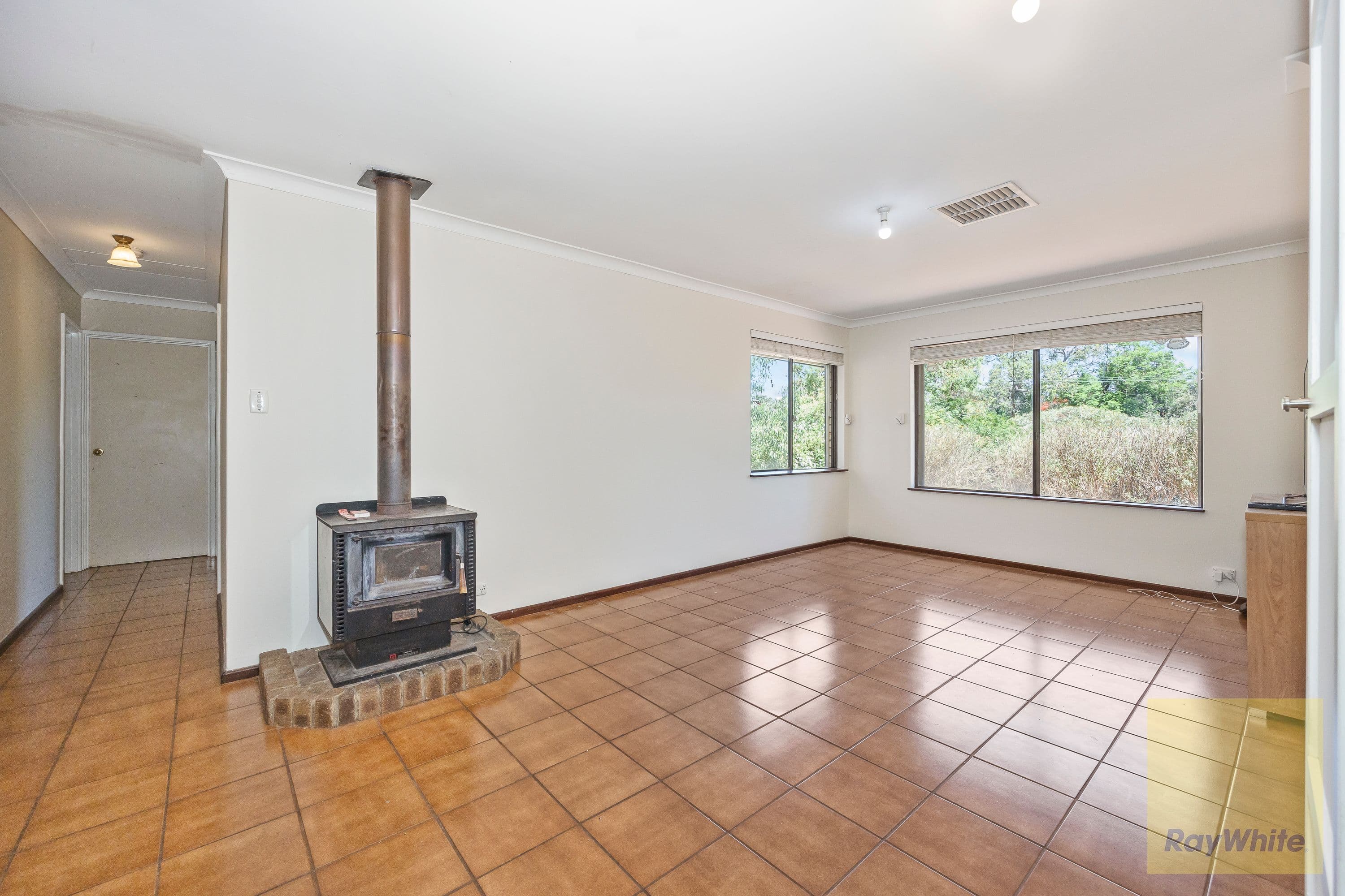 132 Lesmurdie Road, Lesmurdie WA 6076, Lesmurdie - Thumbnail 3