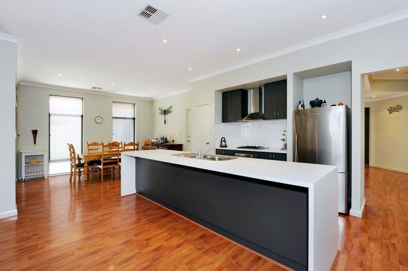 10 Abbeytown Circle, WAIKIKI WA 6169, Waikiki - Thumbnail 2