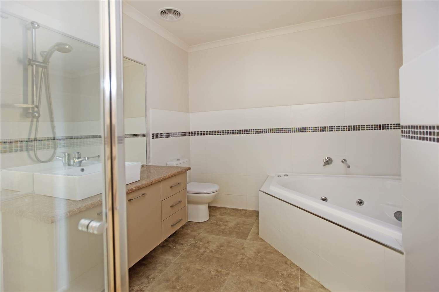 18-20 Moorhen Drive, LARA VIC 3212, Lara - Thumbnail 7