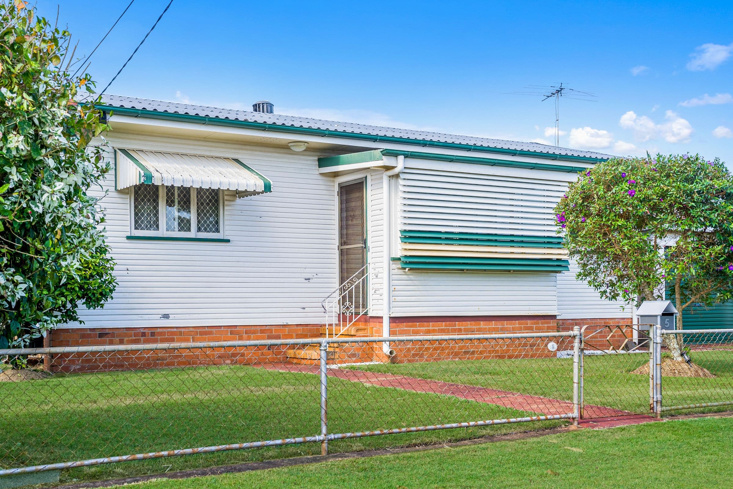 5 Brighton Street, Woody Point QLD 4019, Woody Point - Thumbnail 2