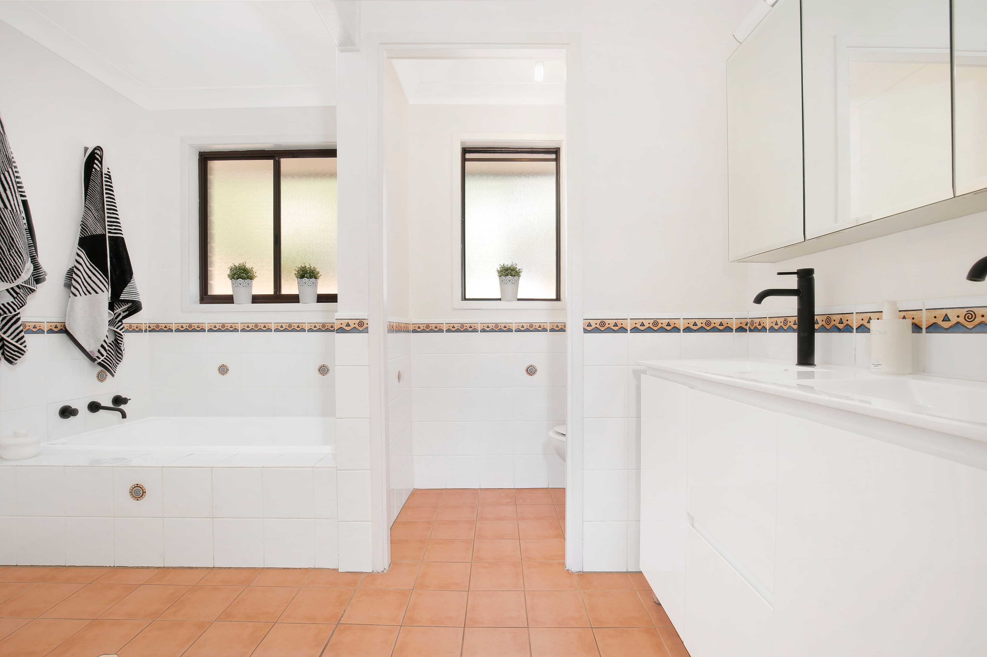 9 Aminya Place, Farmborough Heights - Thumbnail 4