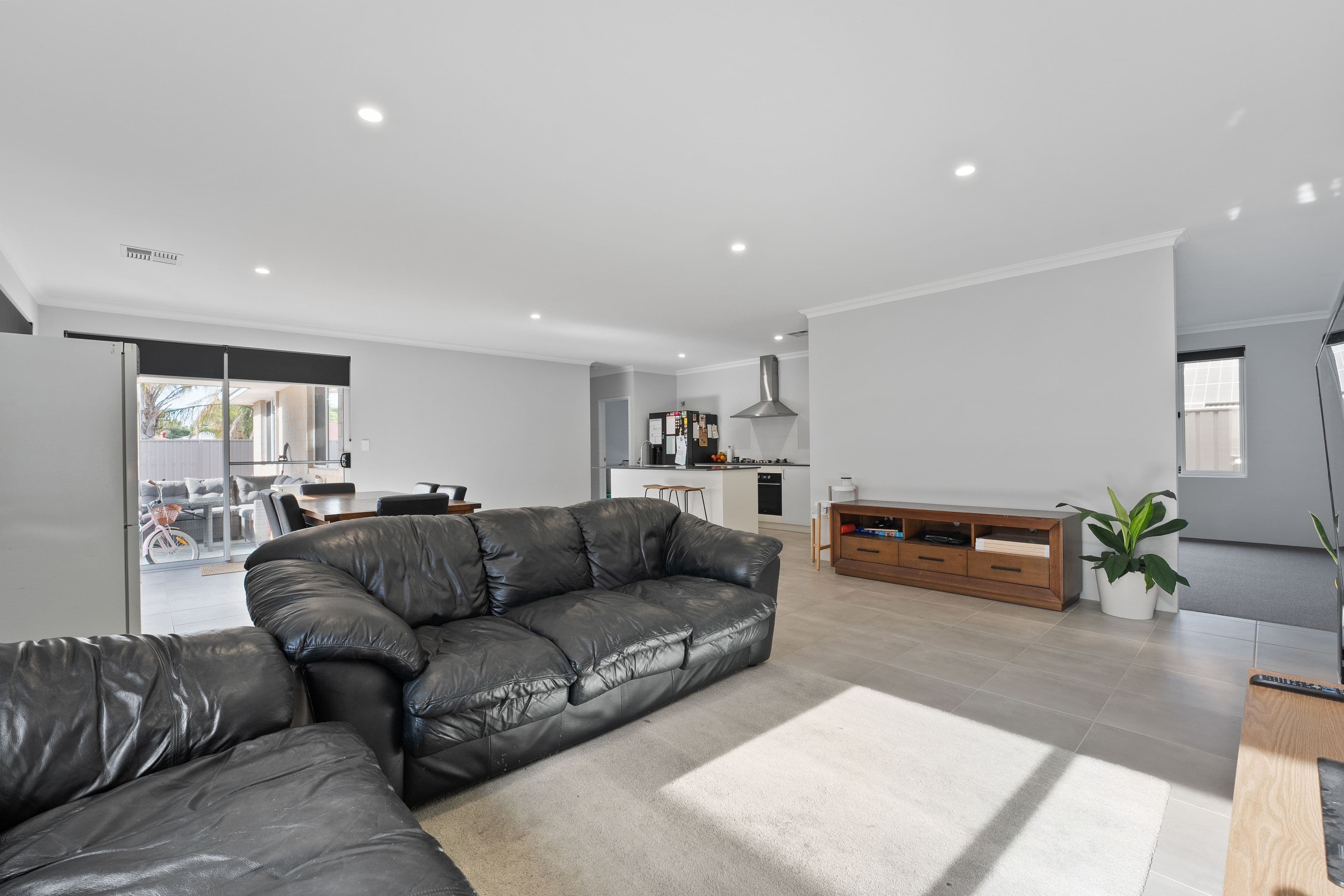10 Hinckley Street, Parmelia WA 6167, Parmelia - Thumbnail 7