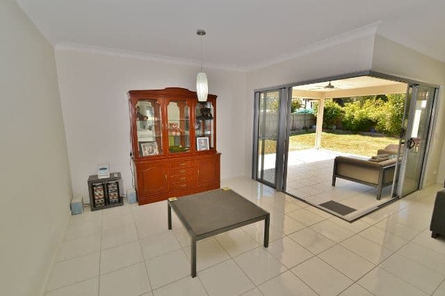 8 Hickory Court, BEERWAH QLD 4519, Beerwah - Thumbnail 2