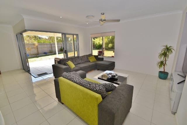 8 Hickory Court, BEERWAH QLD 4519, Beerwah - Thumbnail 3