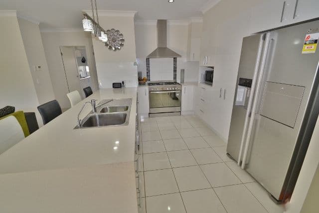 8 Hickory Court, BEERWAH QLD 4519, Beerwah - Thumbnail 7