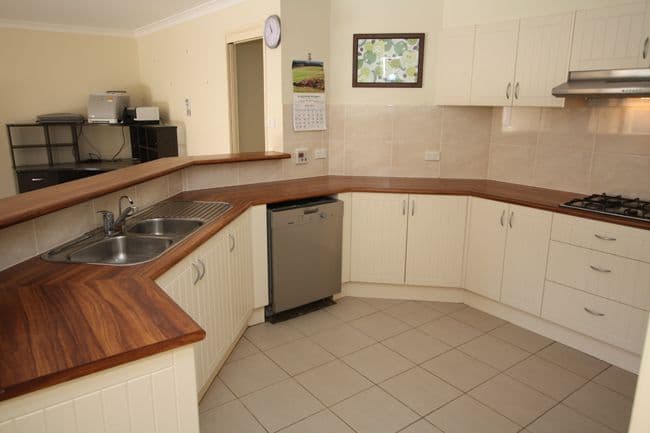 25 McCusker Drive, BUNGENDORE NSW 2621, Bungendore - Thumbnail 6