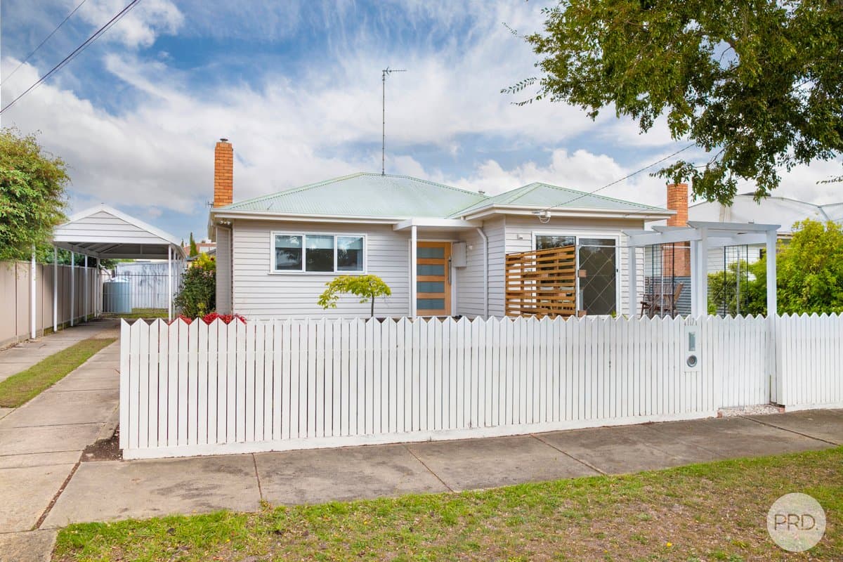 17 Linden Avenue, WENDOUREE VIC 3355, Wendouree - Image 1