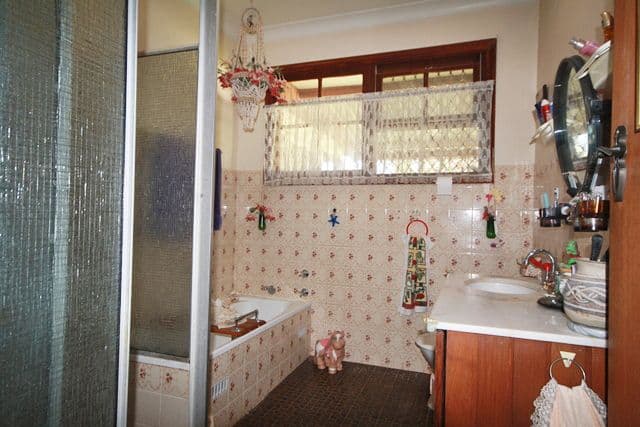 9 Trobriand Crescent, GLENFIELD NSW 2167, Glenfield - Thumbnail 2