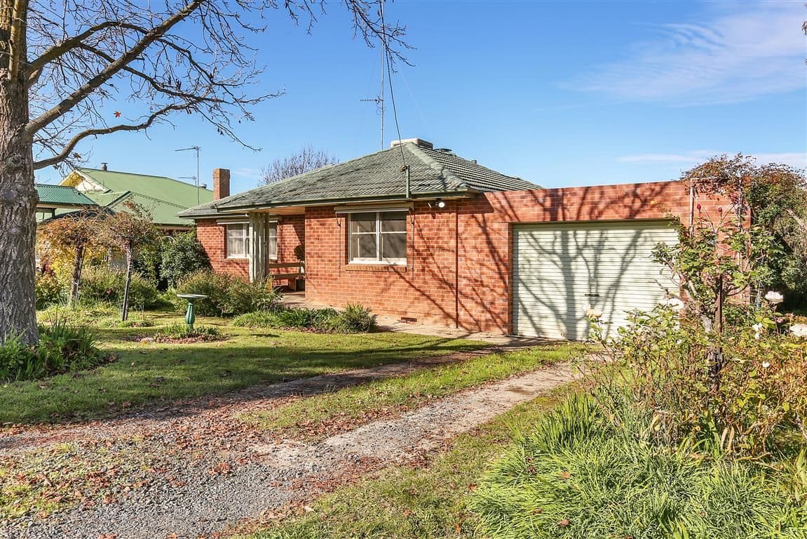 24 Yaralla Street, Tumut NSW 2720, Tumut - Thumbnail 2