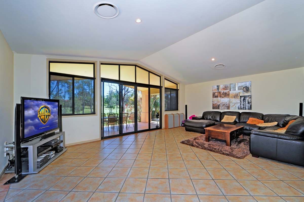 104 Arun Drive, ARUNDEL QLD 4214, Arundel - Thumbnail 6
