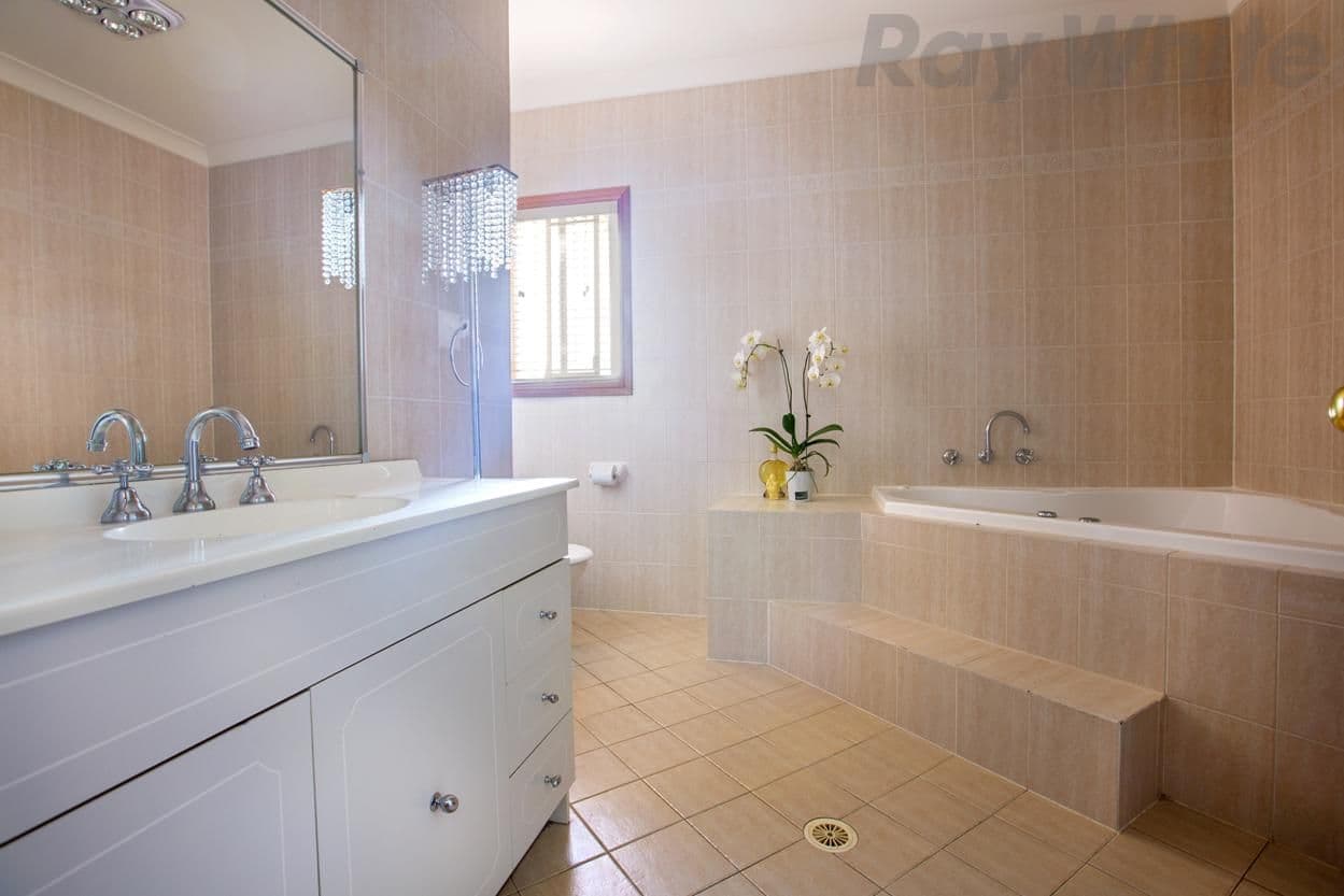 34 Wainewright Avenue, West Hoxton - Thumbnail 7