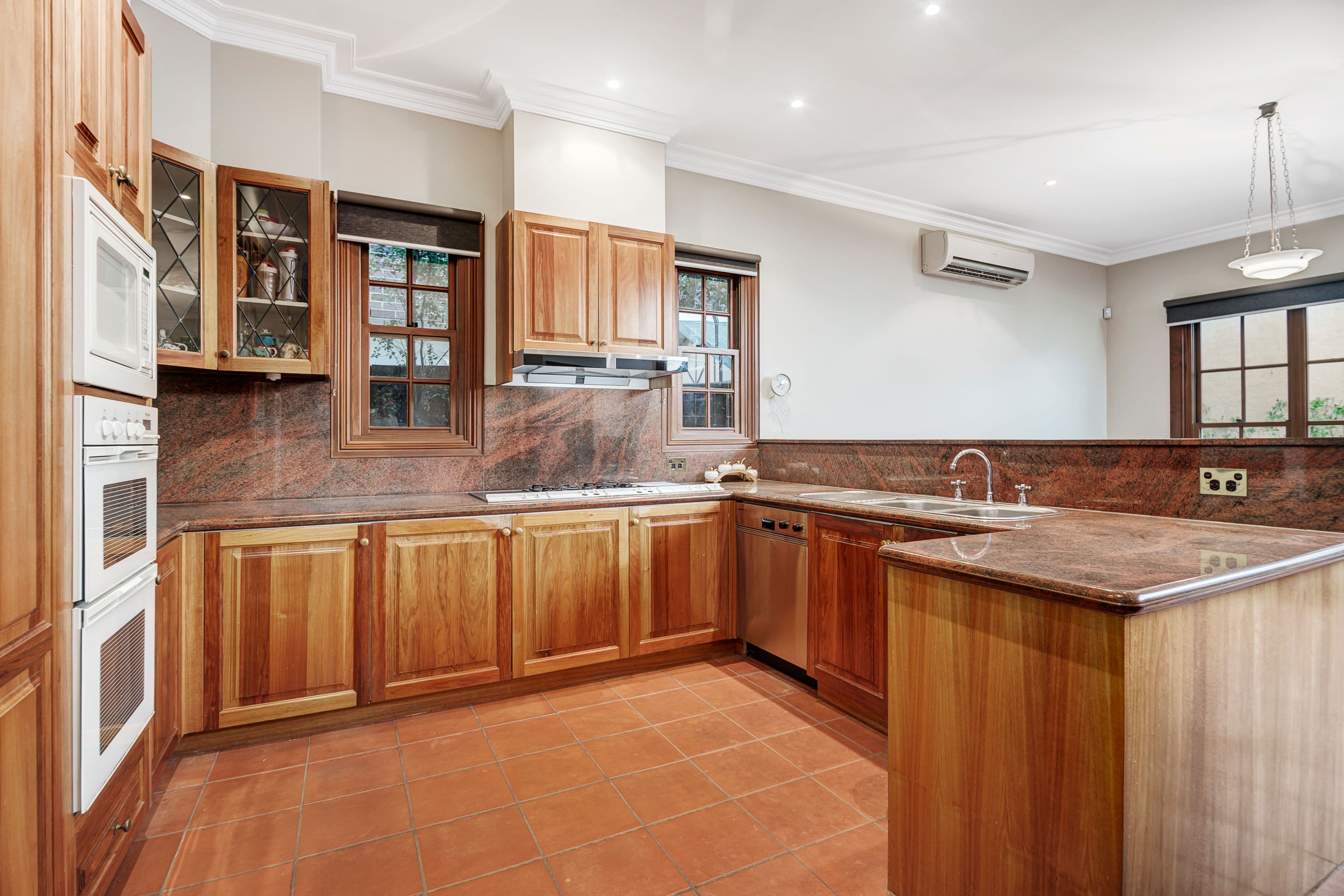 1 Burleigh Glen Court, Burleigh Heads QLD 4220, Burleigh Heads - Thumbnail 3