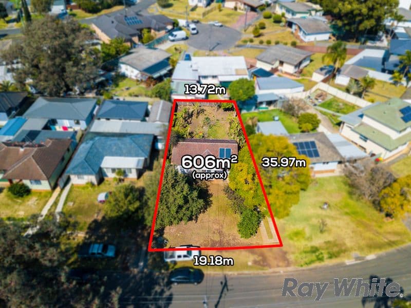 18 Dampier Crescent, Fairfield West - Thumbnail 2