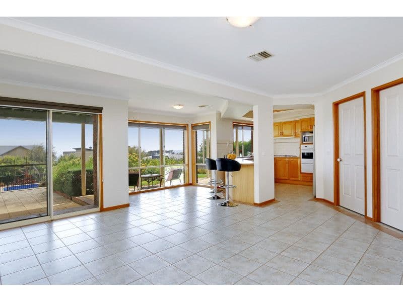 10 Esher Rise, Mount Martha VIC 3934, Mount Martha - Thumbnail 2