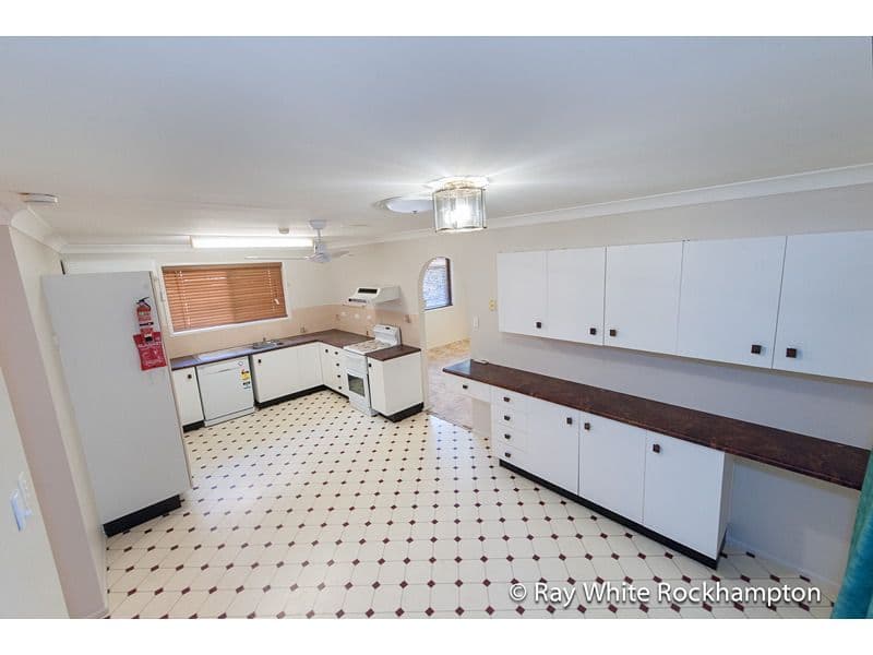 17 Kelman Street, NORMAN GARDENS QLD 4701, Norman Gardens - Thumbnail 4