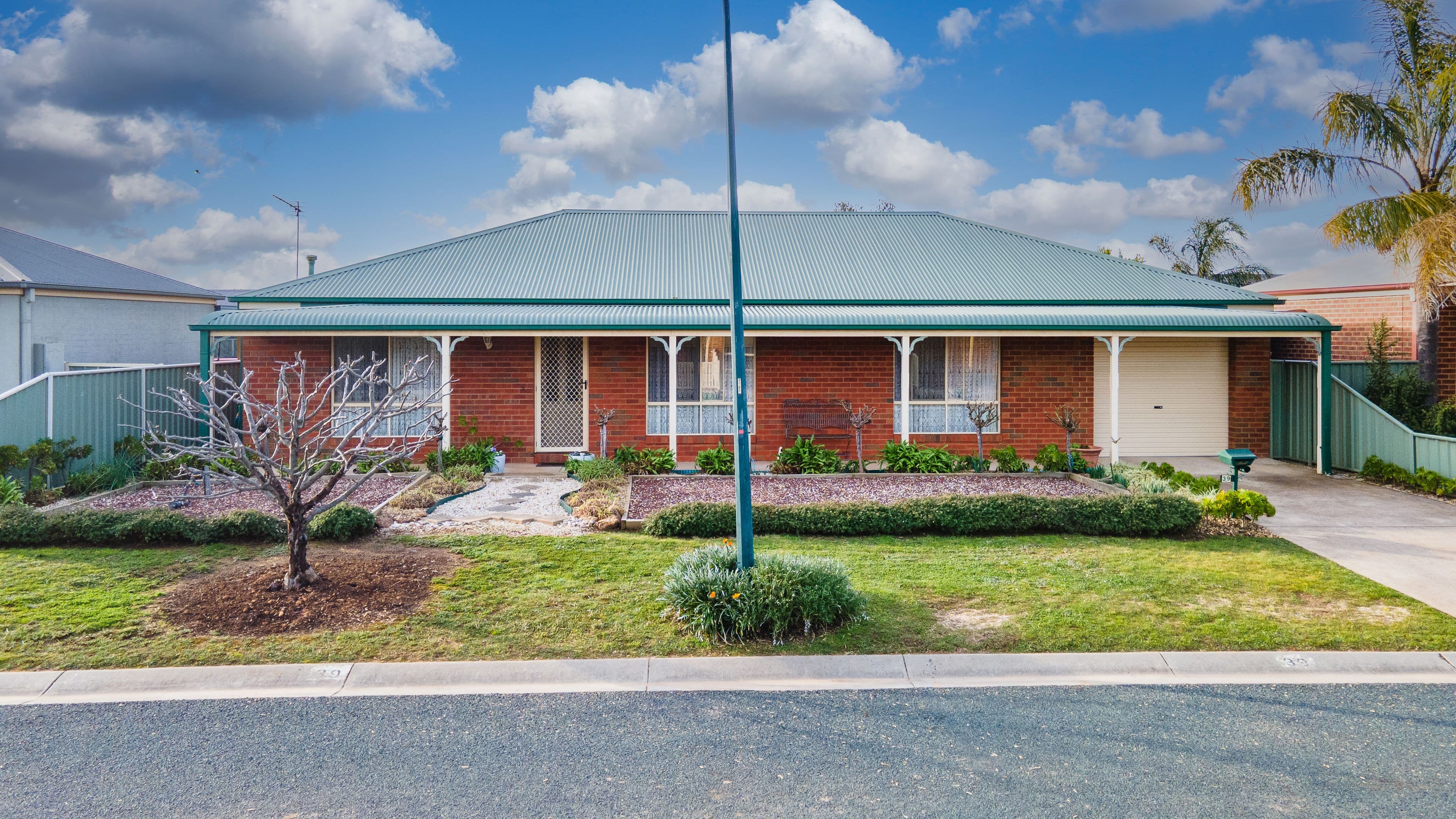 39 Cassandra Crescent, Epsom VIC 3551, Epsom - Image 1