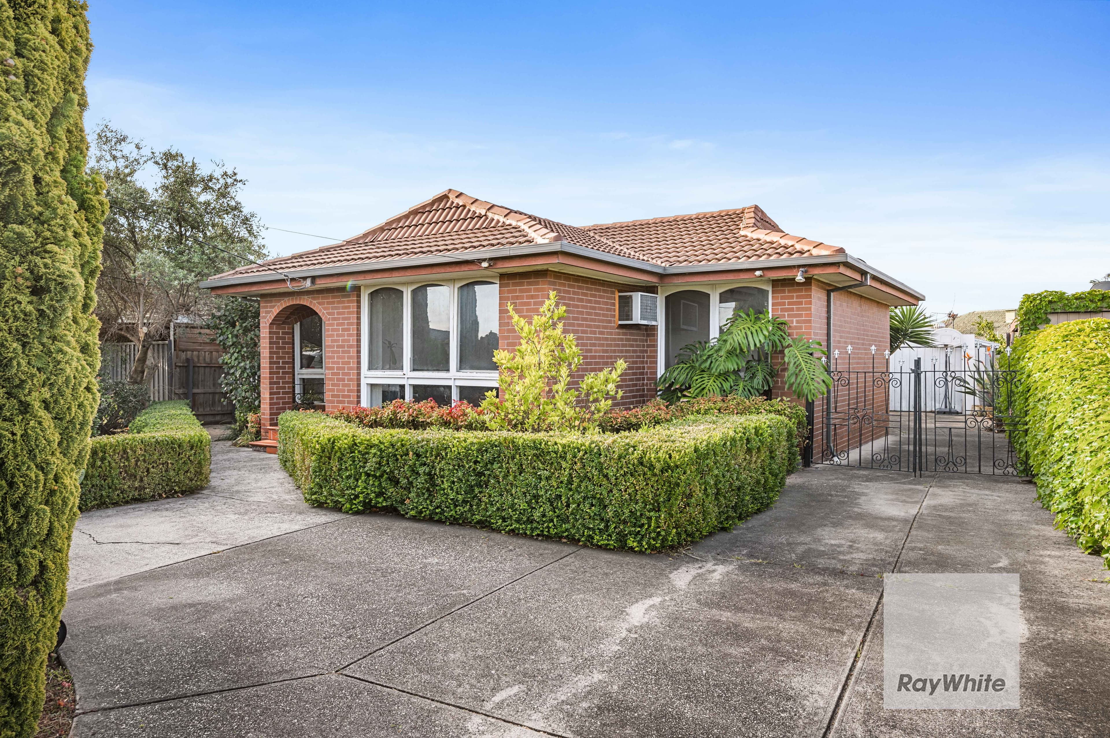 9 Grantley Drive, Gladstone Park VIC 3043, Gladstone Park - Image 1