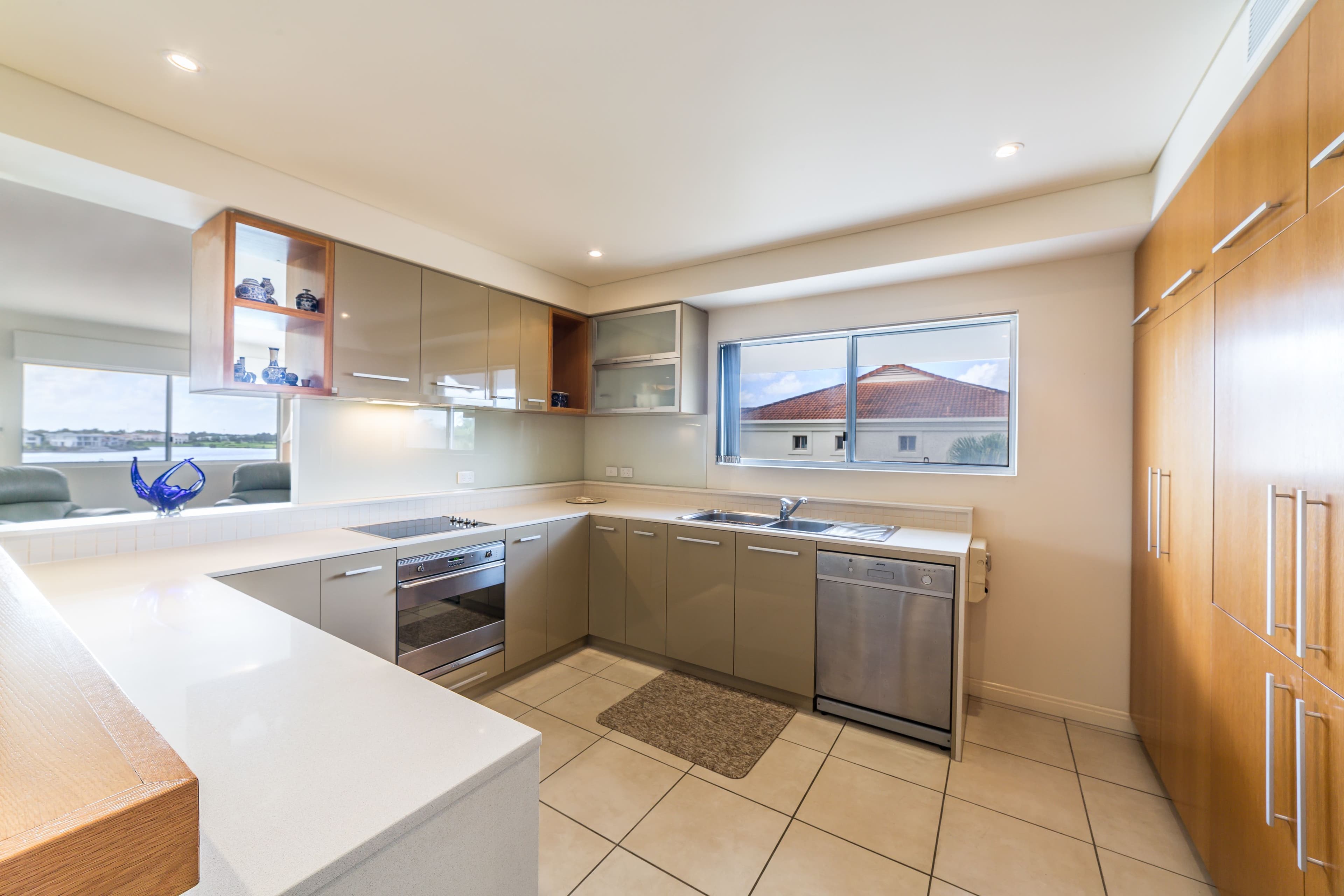 8318 Magnolia Drive East, Hope Island QLD 4212, Hope Island - Thumbnail 4