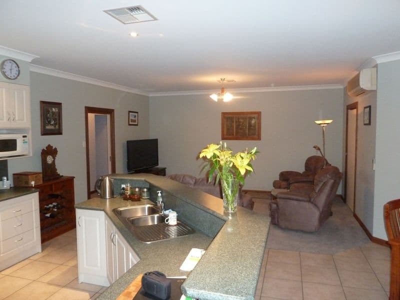 11 Oakridge Crescent, MOUNT GAMBIER SA 5290, Mount Gambier - Thumbnail 4